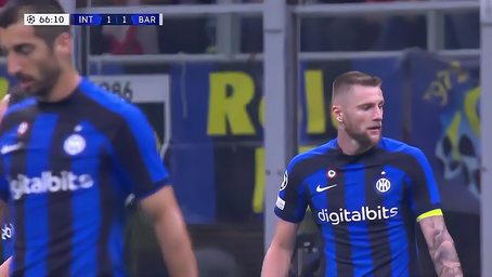 篮球勇士球员三分纪录被打破，全场致敬